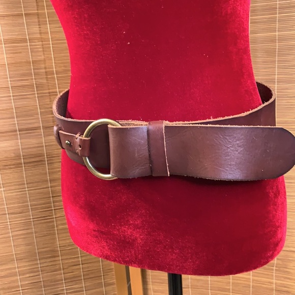 Leather Belt with Brass Tone Buckle Size M - Picture 15 of 15